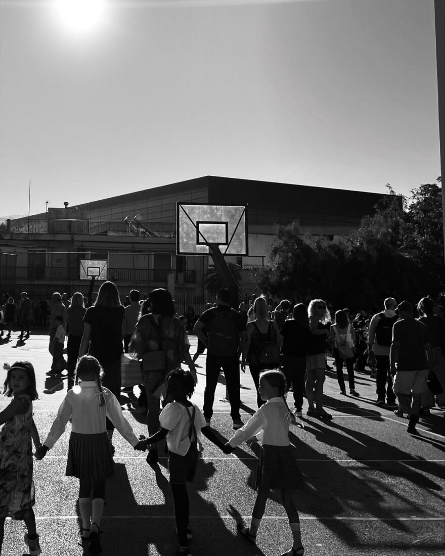 Χριστίνα Κοντοβά: Φωτογραφίζει την κόρη της στο σχολείο – Στο πλευρό τους και ο Τζώνη Καλημέρης