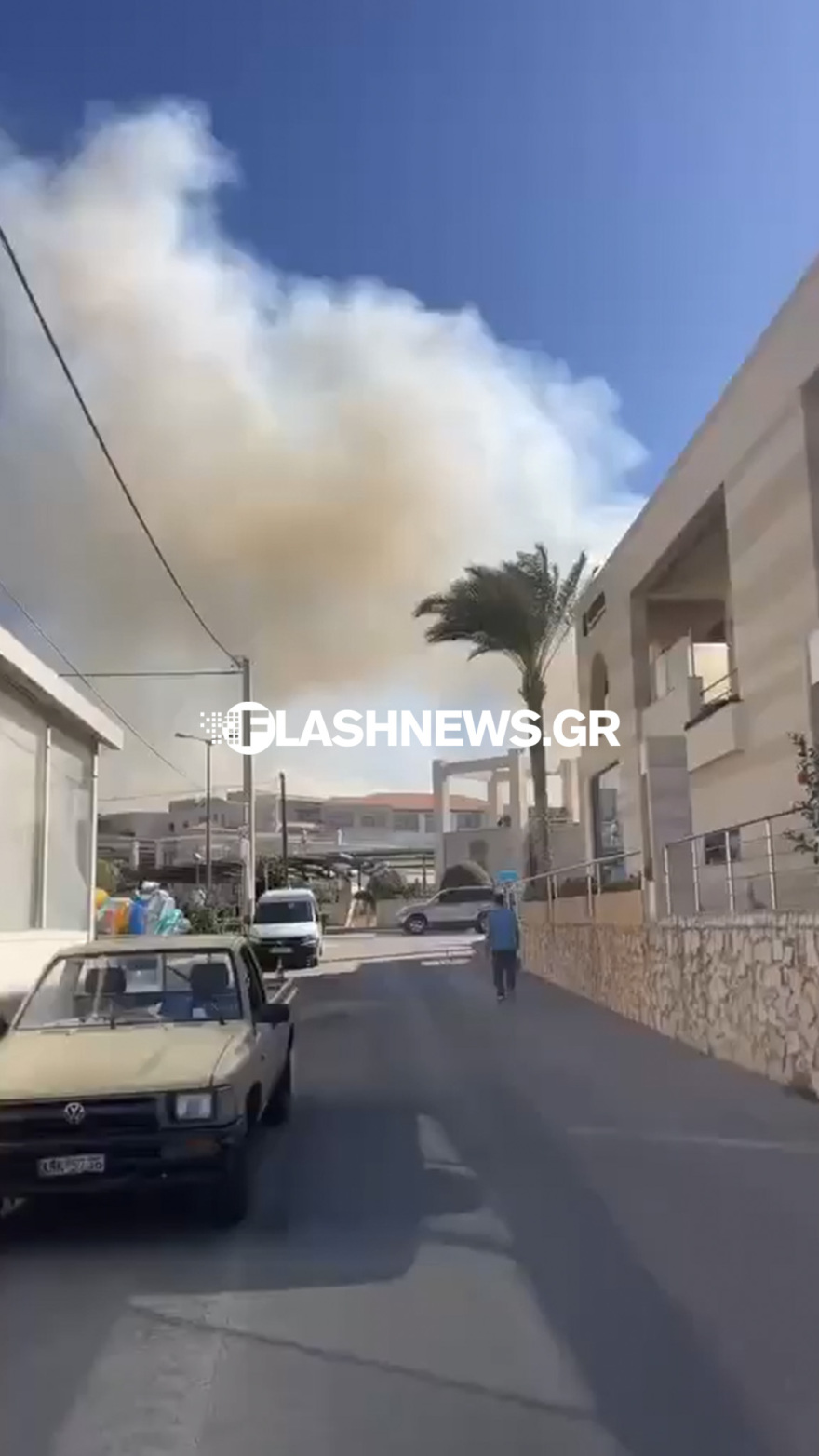 Οριοθετήθηκε η φωτιά που ξέσπασε στον Πλατανιά Χανίων κοντά σε ξενοδοχεία και σπίτια