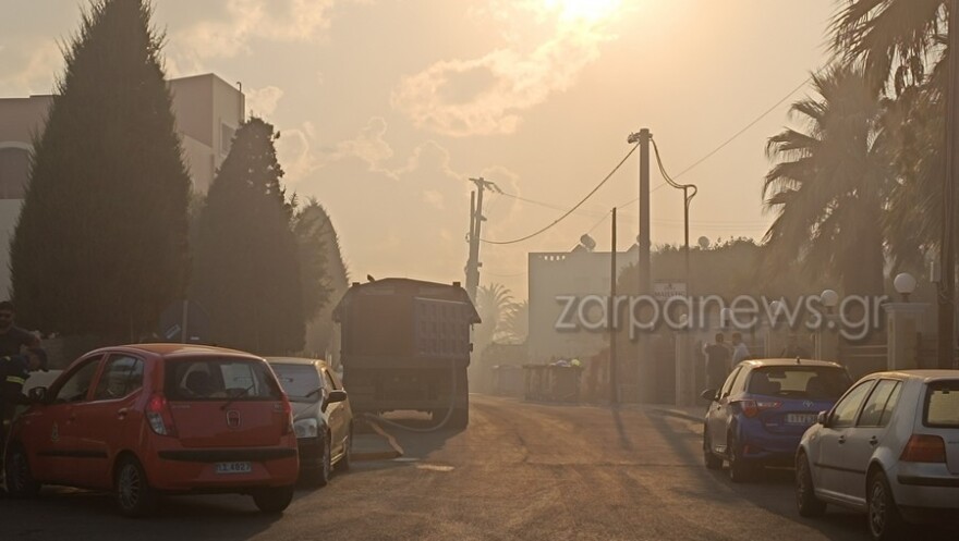 Οριοθετήθηκε η φωτιά που ξέσπασε στον Πλατανιά Χανίων κοντά σε ξενοδοχεία και σπίτια