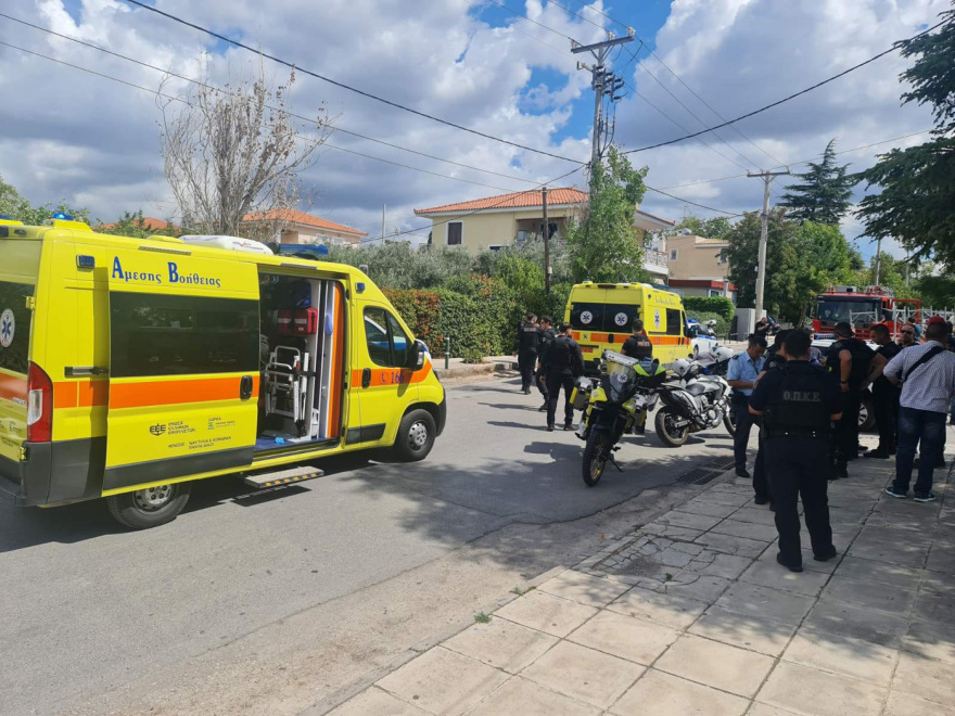 Κηφισιά: Βίντεο από την επεισοδιακή καταδίωξη κλεμμένου ΙΧ - Εμβόλισε περιπολικό, κατέληξε σε κολώνα