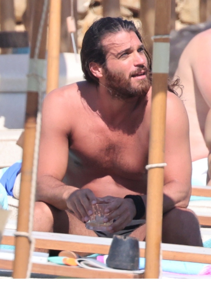 Τζαν Γιαμάν: Οι φωτογραφίες του Τούρκου πρωταγωνιστή από τη Μύκονο