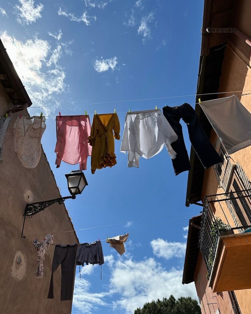 Emily in Paris: Το δεύτερο μέρος της τέταρτης σεζόν κυκλοφόρησε στο Netflix - Η ανάρτηση της Λίλι Κόλινς