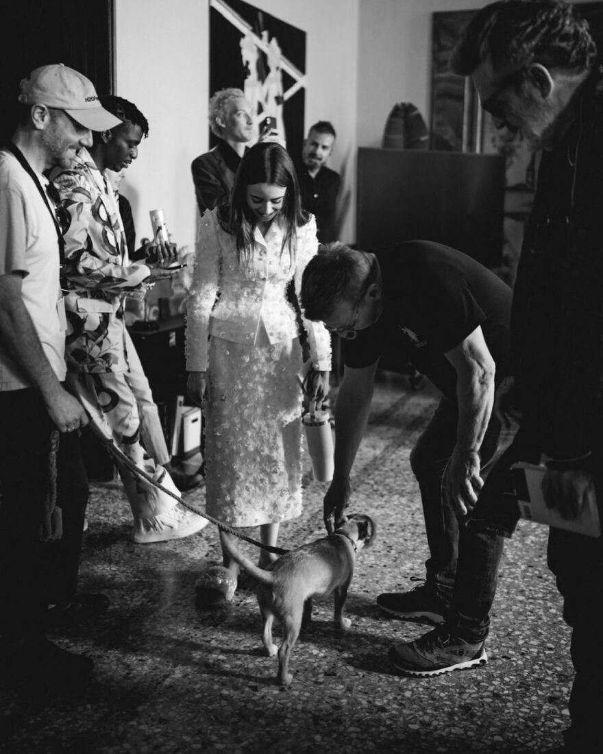 Emily in Paris: Το δεύτερο μέρος της τέταρτης σεζόν κυκλοφόρησε στο Netflix - Η ανάρτηση της Λίλι Κόλινς