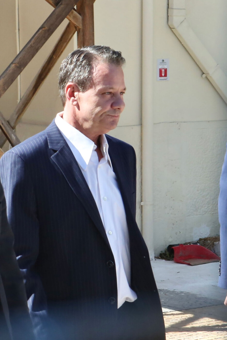 Απόστολος Λύτρας: Αποφυλακίστηκε ο ποινικολόγος - Στο πλευρό του η αδελφή του και οι κόρες του