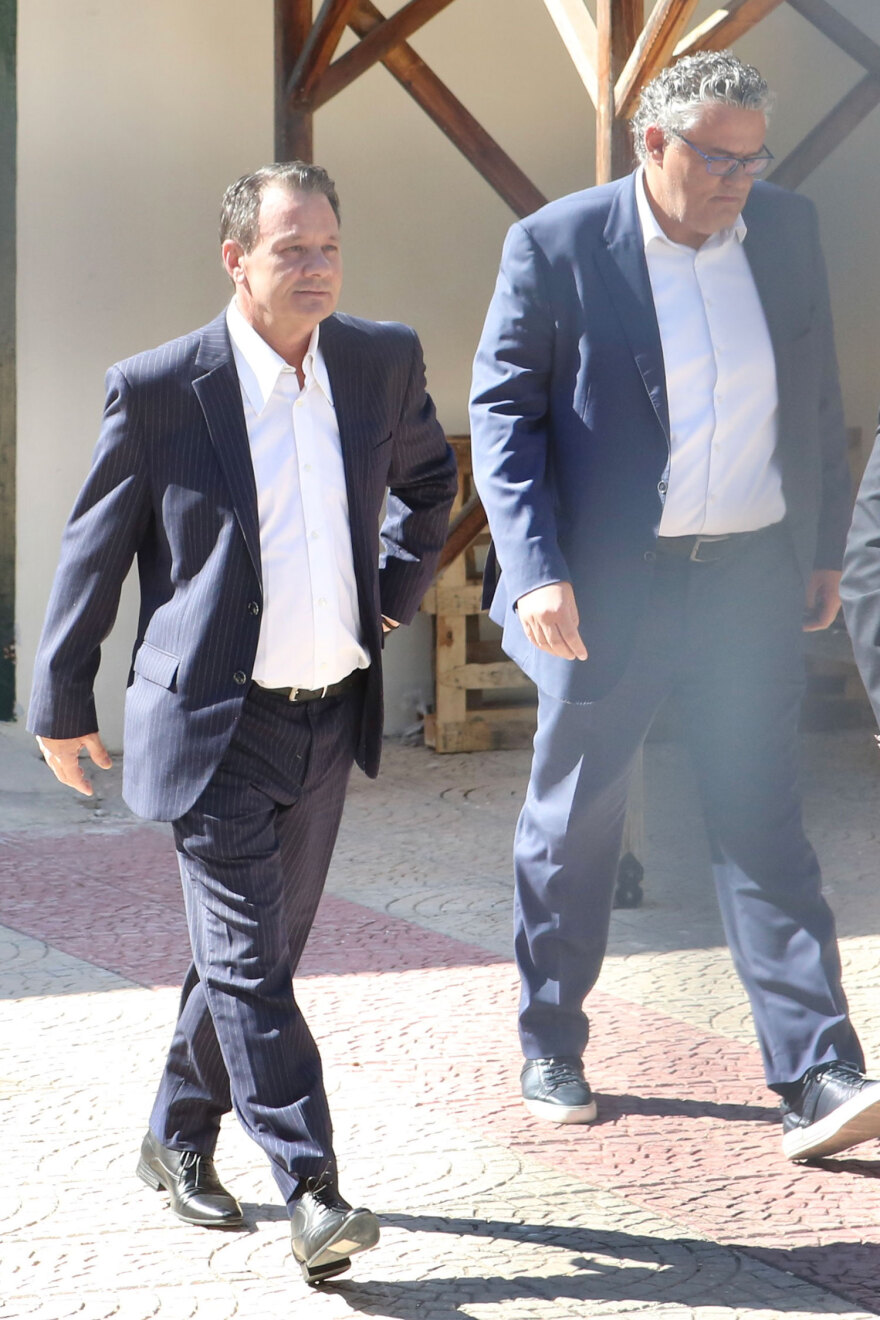 Απόστολος Λύτρας: Αποφυλακίστηκε ο ποινικολόγος - Στο πλευρό του η αδελφή του και οι κόρες του