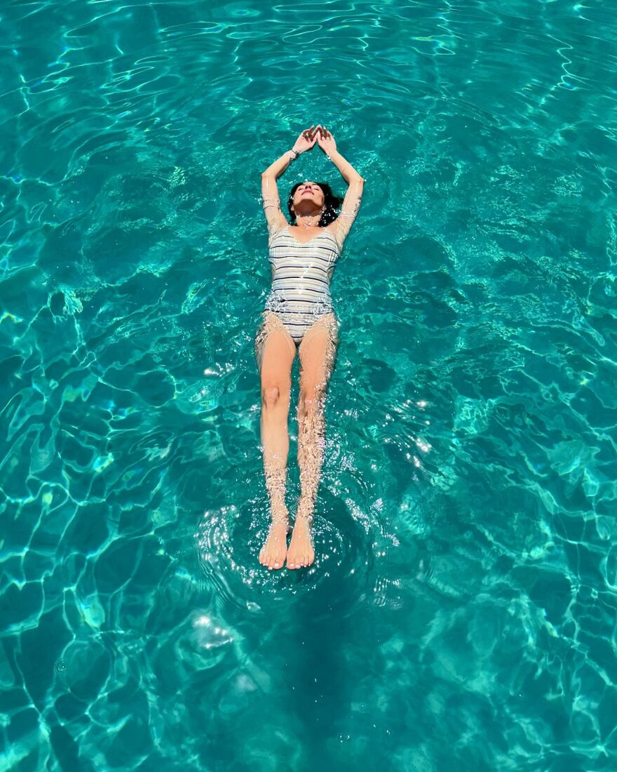 Κάτια Ταραμπάνκο: Συνεχίζει τις καλοκαιρινές αναρτήσεις - Μέχρι να πέσει η θερμοκρασία θα ανεβάζουμε, γράφει