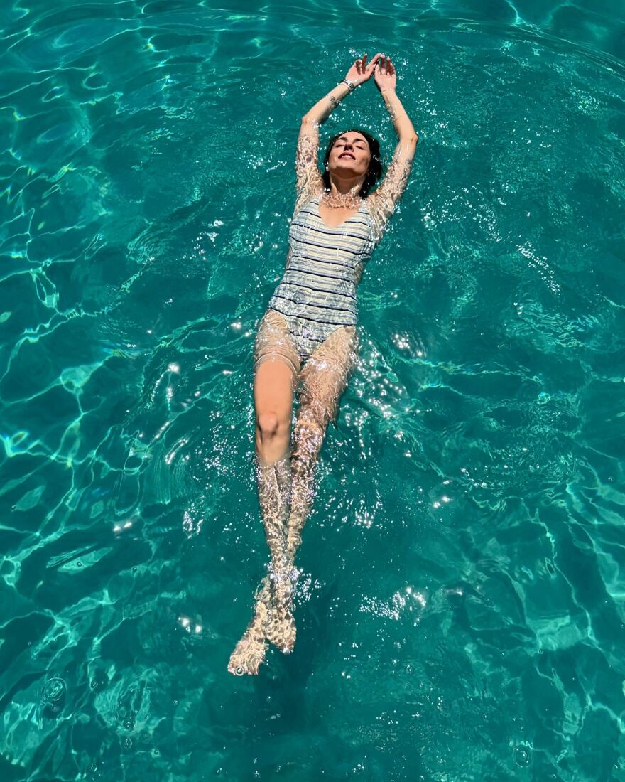 Κάτια Ταραμπάνκο: Συνεχίζει τις καλοκαιρινές αναρτήσεις - Μέχρι να πέσει η θερμοκρασία θα ανεβάζουμε, γράφει