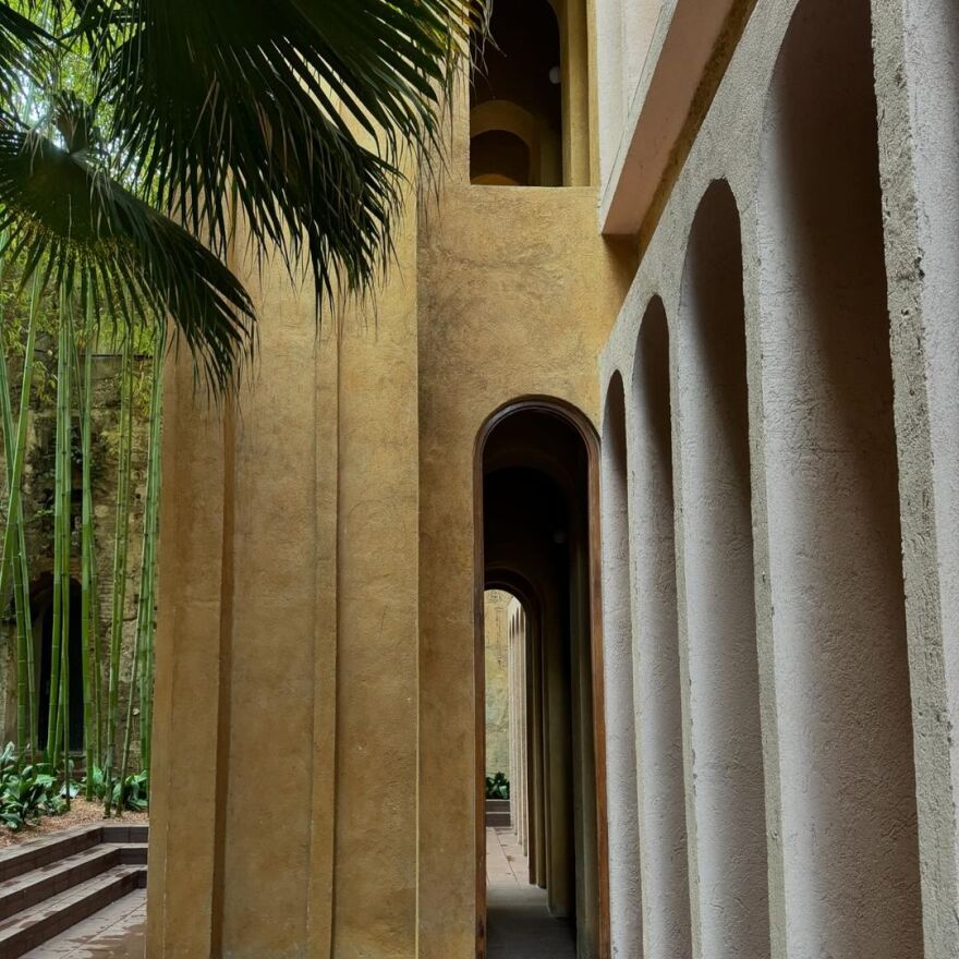 Ντούα Λίπα: Κάνει ηλιοθεραπεία τόπλες - Δείτε τη φωτογραφία