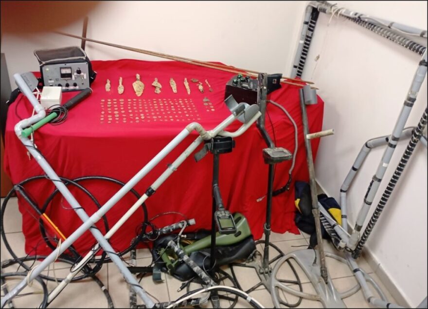 Ημαθία: Αρχαιολογικός θησαυρός βρέθηκε κρυμμένος στα σπίτια τριών ατόμων