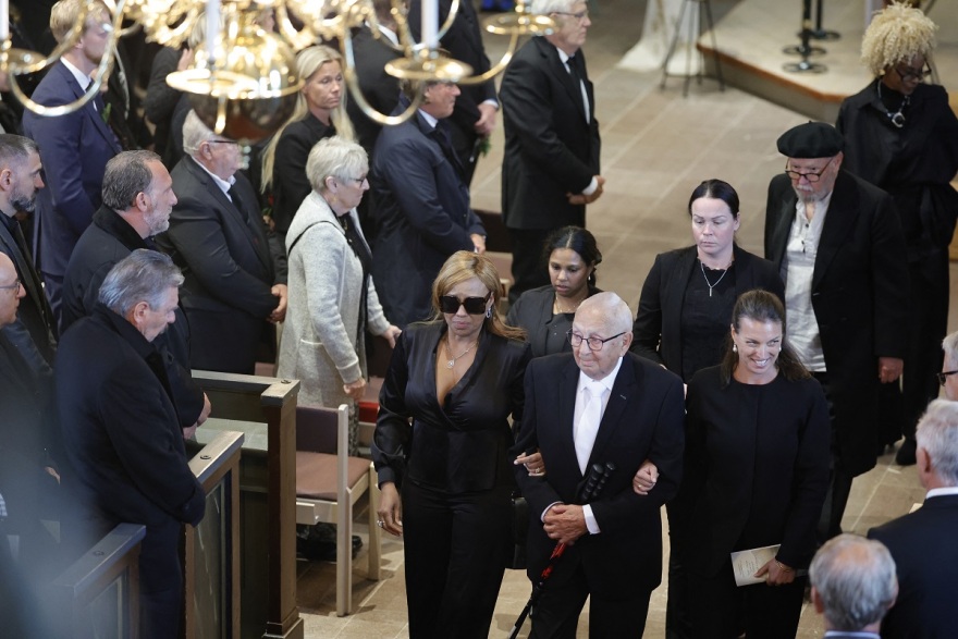 Κηδεύτηκε υπό τους ήχους του «I did it my way» ο Σβεν Γκόραν Έρικσον - Μπέκαμ και Χότζον απέτισαν φόρο τιμής