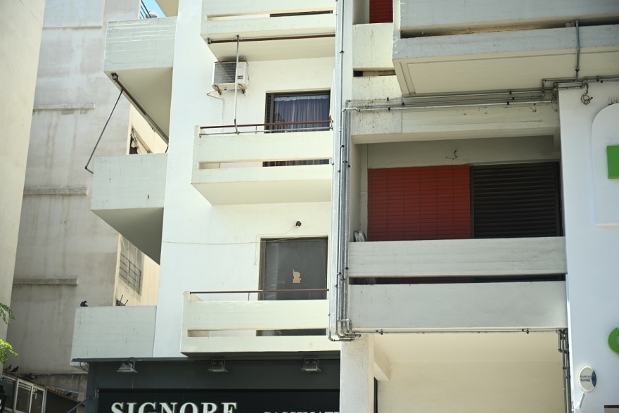 Άνδρας βρέθηκε νεκρός από μαχαιρώματα μέσα στο σπίτι του στη Νέα Σμύρνη