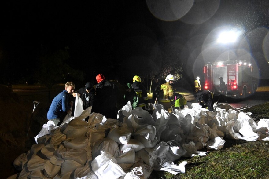 Κακοκαιρία: Ακραίες βροχοπτώσεις σαρώνουν την Ευρώπη - 4 νεκροί στη Ρουμανία, φόβοι για αύξηση του τραγικού απολογισμού