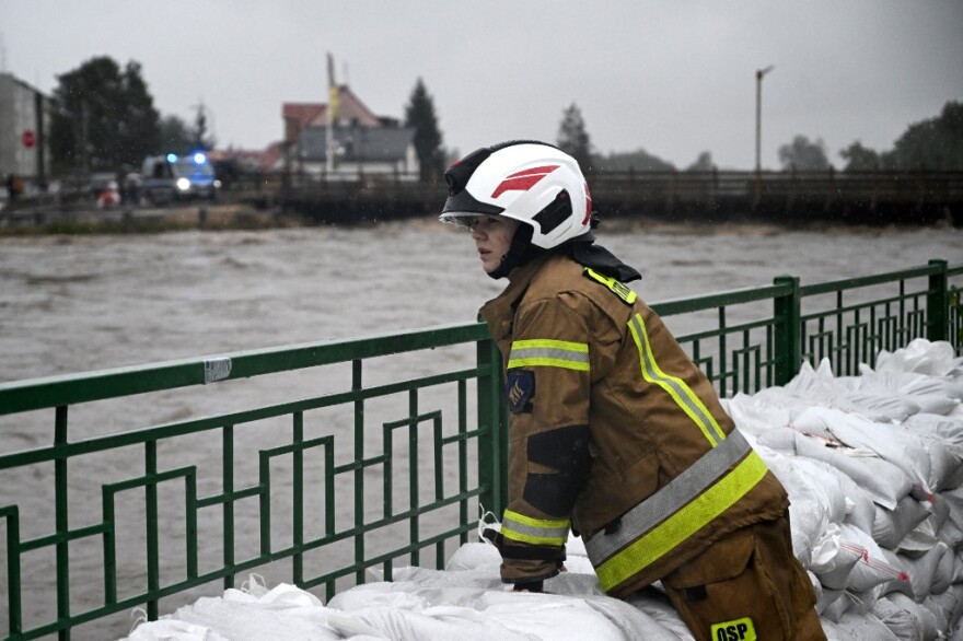 Κακοκαιρία: Ακραίες βροχοπτώσεις σαρώνουν την Ευρώπη - 4 νεκροί στη Ρουμανία, φόβοι για αύξηση του τραγικού απολογισμού