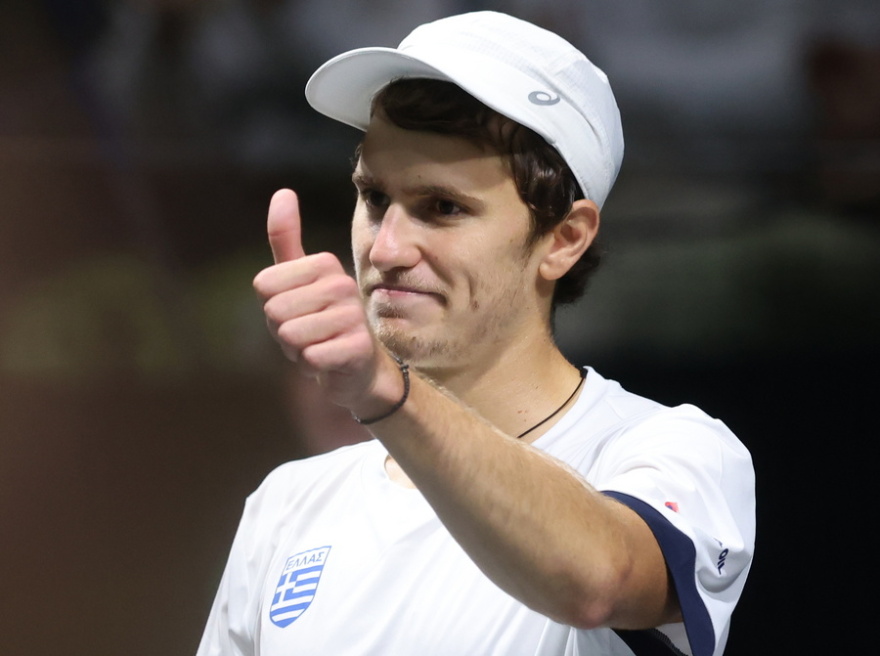Davis Cup: Η Σερβία 2-0 την Ελλάδα, περίπατος του Τζόκοβιτς κόντρα στον Ξυλά - Κέρδισε γκέιμ και αποθεώθηκε ο Έλληνας - Βίντεο 