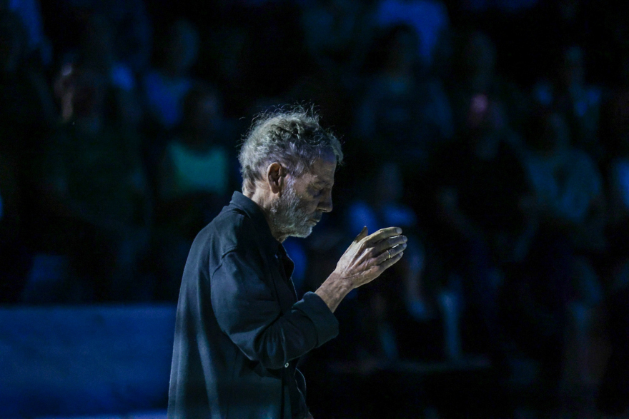 Ο Σταύρος Ξαρχάκος παρουσίασε το «Ρεμπέτικο» στο Ηρώδειο και αποθεώθηκε - Δείτε φωτογραφίες