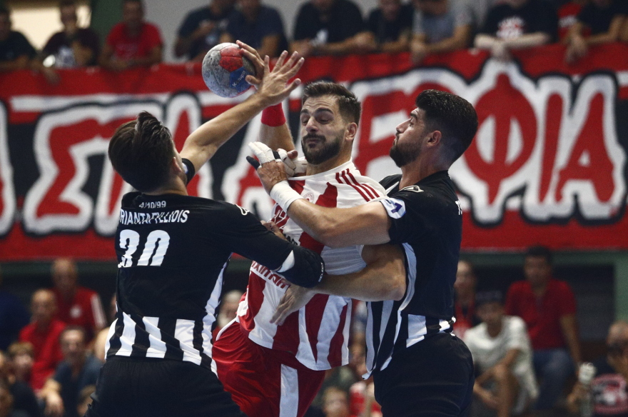 Χάντμπολ: Κατέκτησε το Σούπερ Καπ ο Ολυμπιακός, 32-25 τον ΠΑΟΚ - Ξεπέρασαν την Μπαρτσελόνα σε τίτλους οι Πειραιώτες 