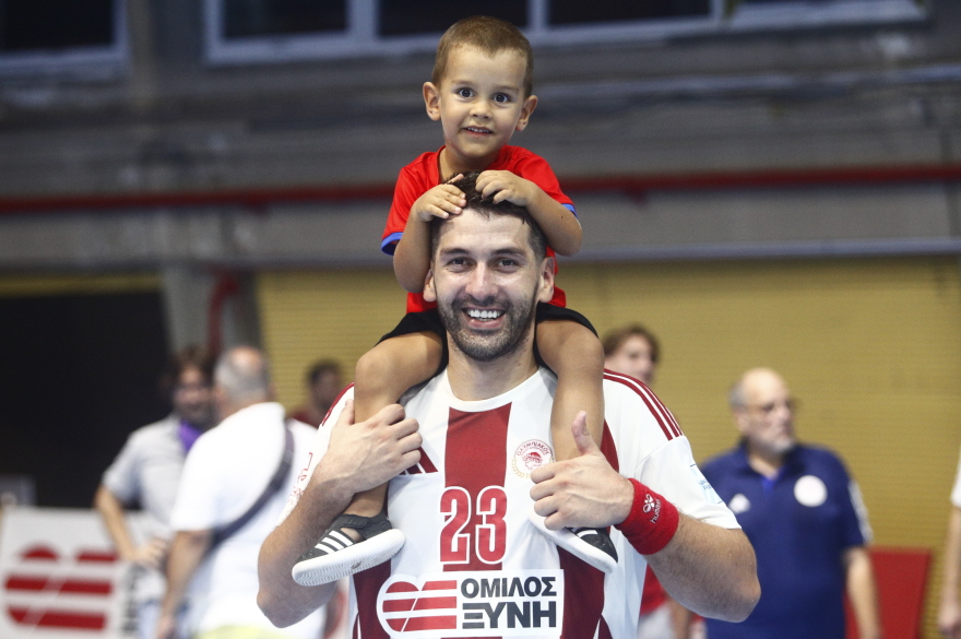 Χάντμπολ: Κατέκτησε το Σούπερ Καπ ο Ολυμπιακός, 32-25 τον ΠΑΟΚ - Ξεπέρασαν την Μπαρτσελόνα σε τίτλους οι Πειραιώτες 