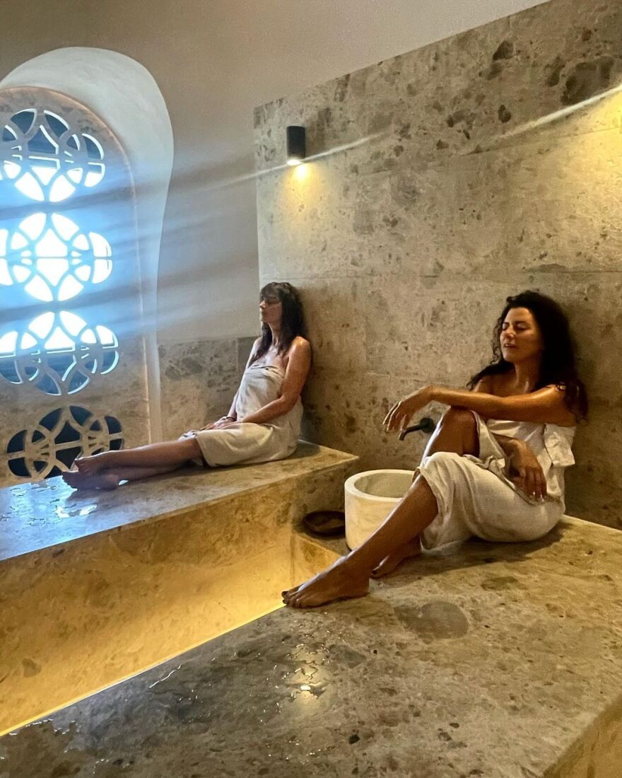 Μαρία Κωνσταντάκη: Ποζάρει στη σάουνα με την πετσέτα της 