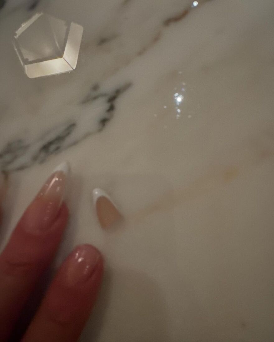 Κιμ Καρντάσιαν: Ποζάρει με βαθύ ντεκολτέ στο Instagram