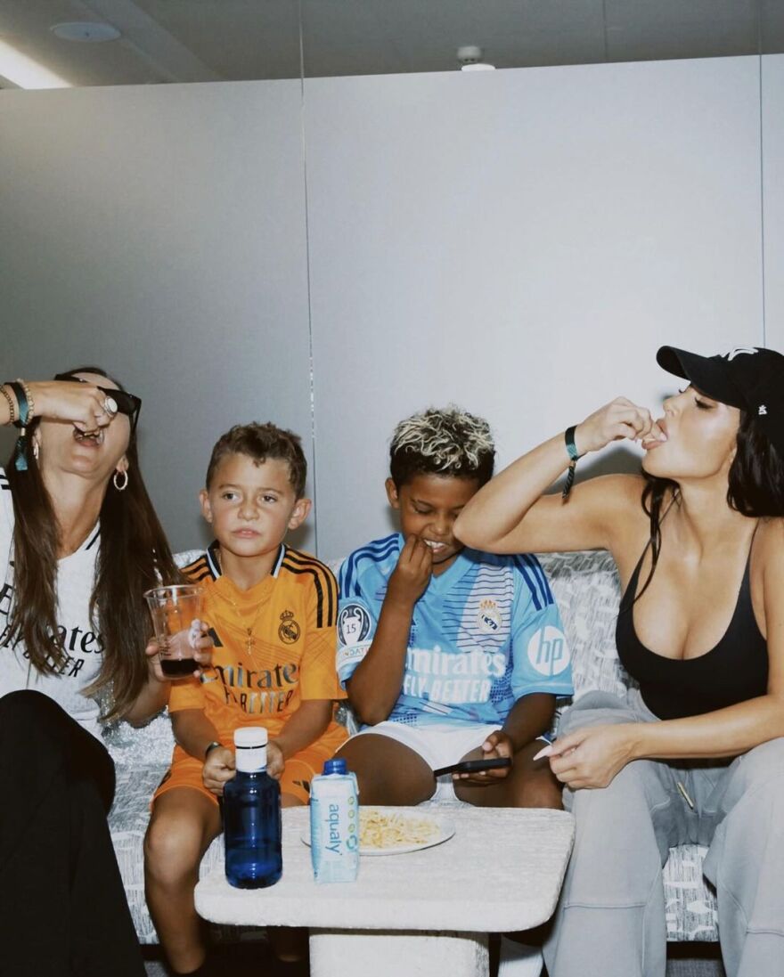 Κιμ Καρντάσιαν: Ποζάρει με βαθύ ντεκολτέ στο Instagram