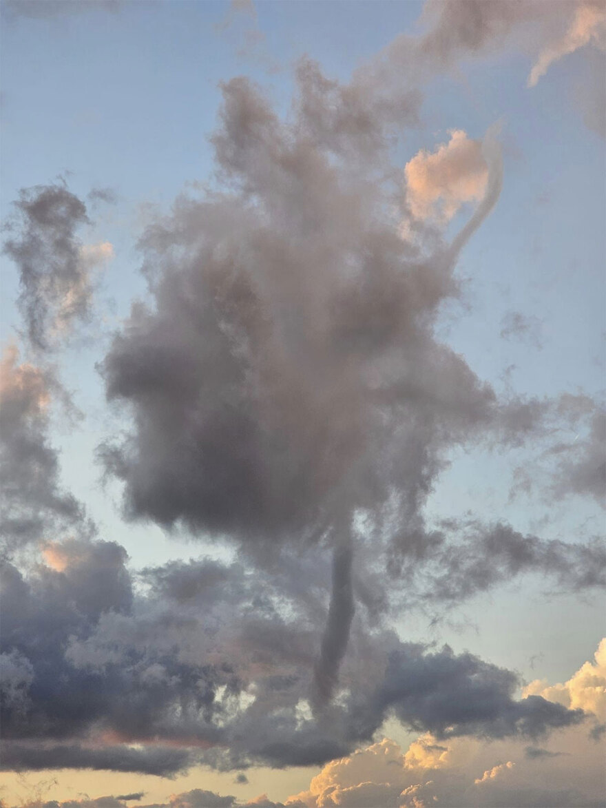 Εντυπωσιακός υδροστρόβιλος σε παραλία στη Λευκάδα - Δείτε βίντεο