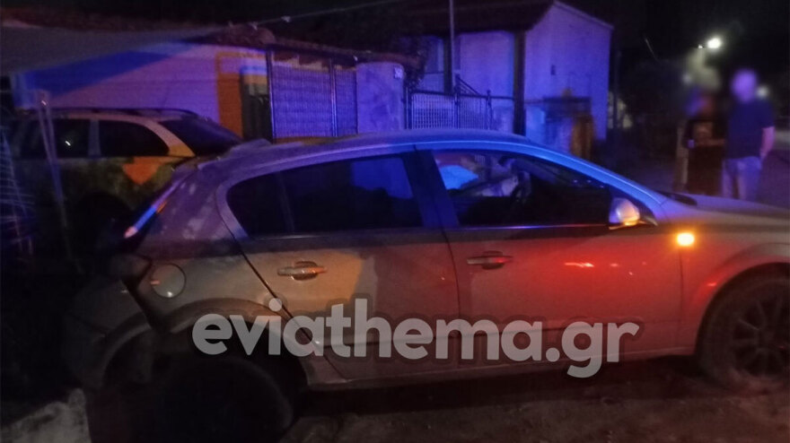 Tροχαίο στη Χαλκίδα - Aυτοκίνητo «καρφώθηκε» σε μάντρα, σοβαρά τραυματισμένος ο οδηγός