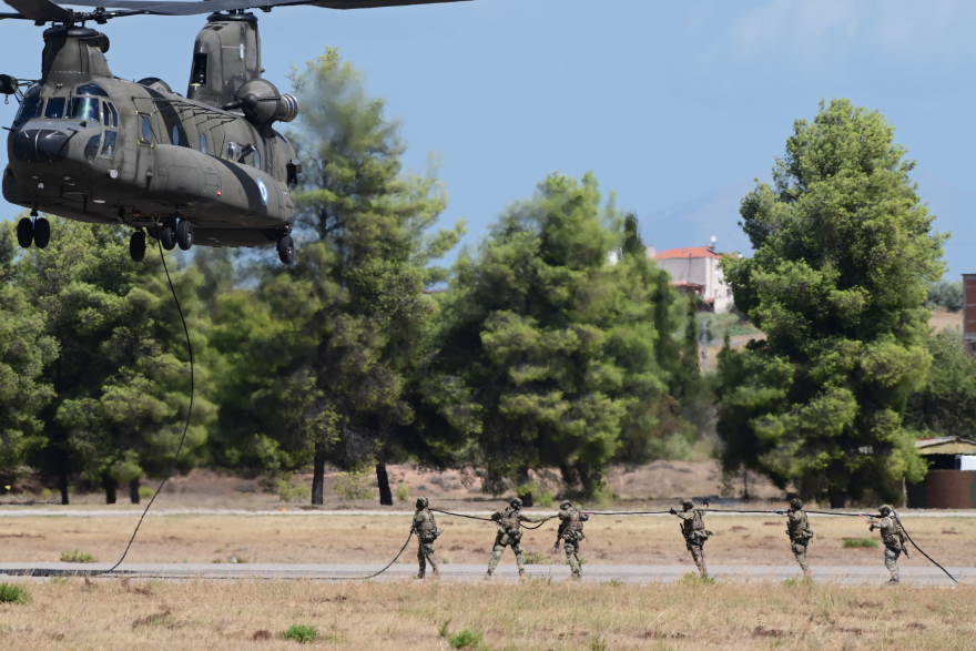 Η αερομαχία Rafale vs F-16 έκλεψε την παράσταση στην πρώτη ημέρα του Athens Flying Week - Δείτε φωτογραφίες 