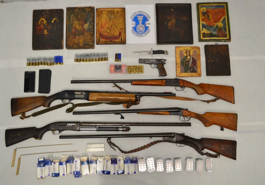 Παμπάλαιες βυζαντινές εικόνες και όπλα στα χέρια αρχαιοκαπήλων