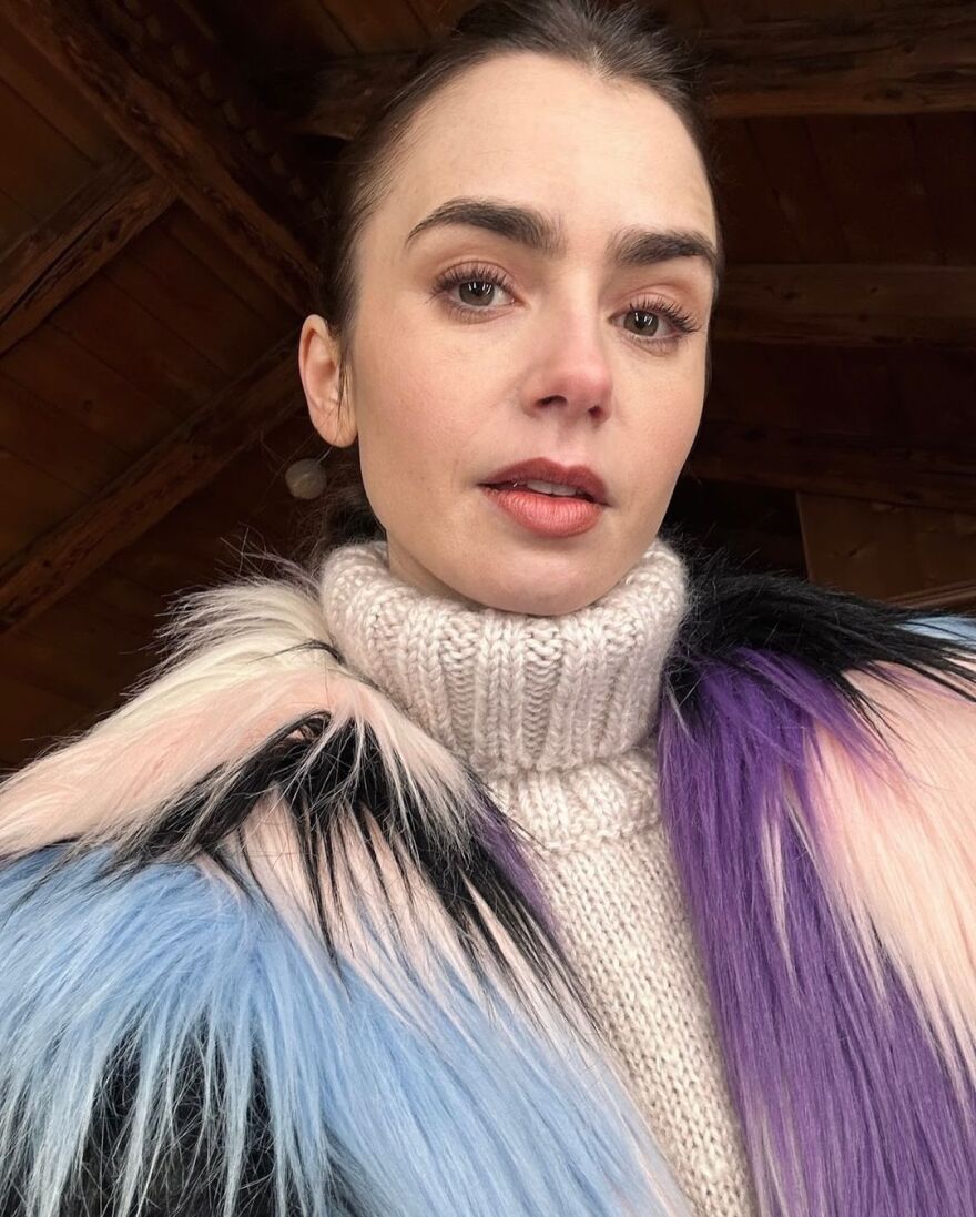 Emily in Paris: Η Λίλι Κόλινς δημοσίευσε φωτογραφίες από τα γυρίσματα της τέταρτης σεζόν