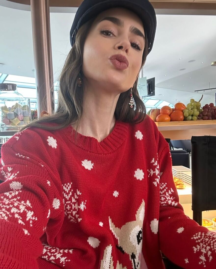 Emily in Paris: Η Λίλι Κόλινς δημοσίευσε φωτογραφίες από τα γυρίσματα της τέταρτης σεζόν