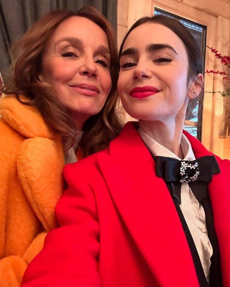 Emily in Paris: Η Λίλι Κόλινς δημοσίευσε φωτογραφίες από τα γυρίσματα της τέταρτης σεζόν
