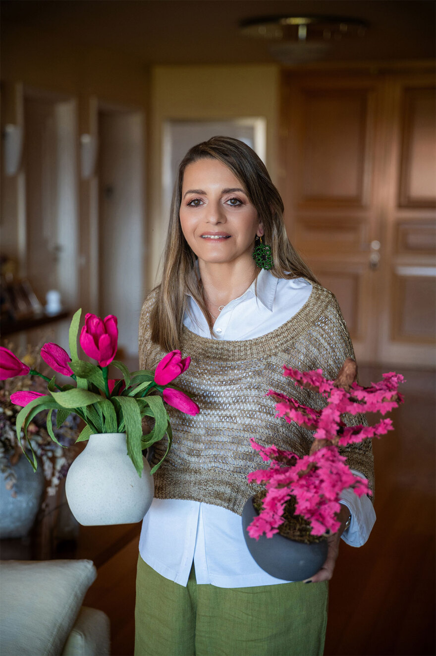 «Paper Flower Stories»: Η άγνωστη τέχνη των λουλουδιών από χαρτί ανθίζει στο μουσείο κοσμημάτων Ηλία Λαλαούνη