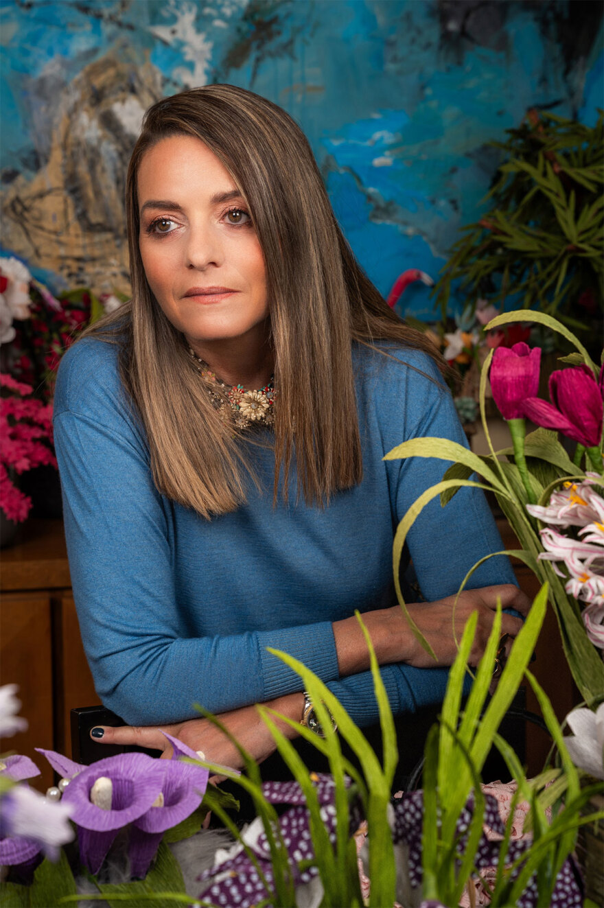 «Paper Flower Stories»: Η άγνωστη τέχνη των λουλουδιών από χαρτί ανθίζει στο μουσείο κοσμημάτων Ηλία Λαλαούνη