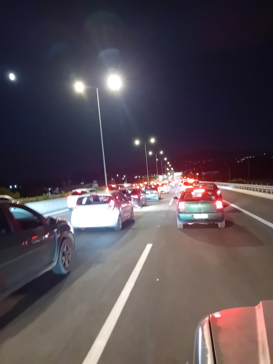 Μεγάλες καθυστερήσεις στην Αθηνών-Λαμίας - Ουρά τουλάχιστον 5 χιλιομέτρων 