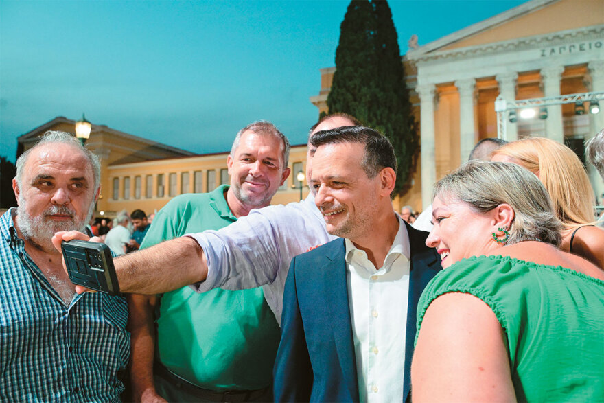 Σε 11 εβδομάδες παίζονται όλα στην Κεντροαριστερά: Ποιος ζει (και) ποιος πεθαίνει σε ΠΑΣΟΚ και ΣΥΡΙΖΑ