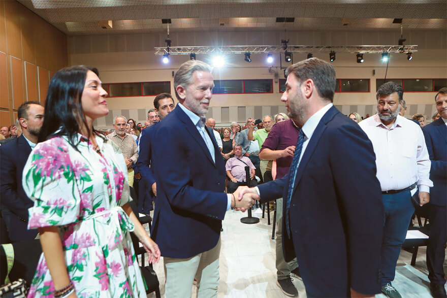 Σε 11 εβδομάδες παίζονται όλα στην Κεντροαριστερά: Ποιος ζει (και) ποιος πεθαίνει σε ΠΑΣΟΚ και ΣΥΡΙΖΑ