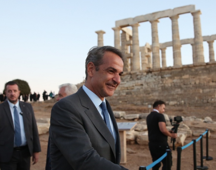 Μητσοτάκης στη φωταγώγηση του Ναού του Ποσειδώνα: Να μετουσιώσουμε τις κολώνες του χθες στα θεμέλια του αύριο