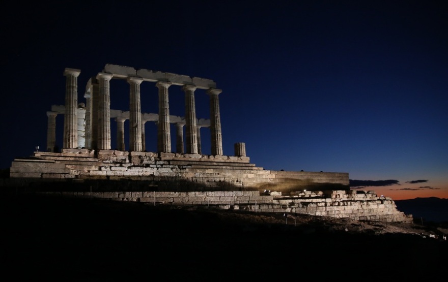 Μητσοτάκης στη φωταγώγηση του Ναού του Ποσειδώνα: Να μετουσιώσουμε τις κολώνες του χθες στα θεμέλια του αύριο
