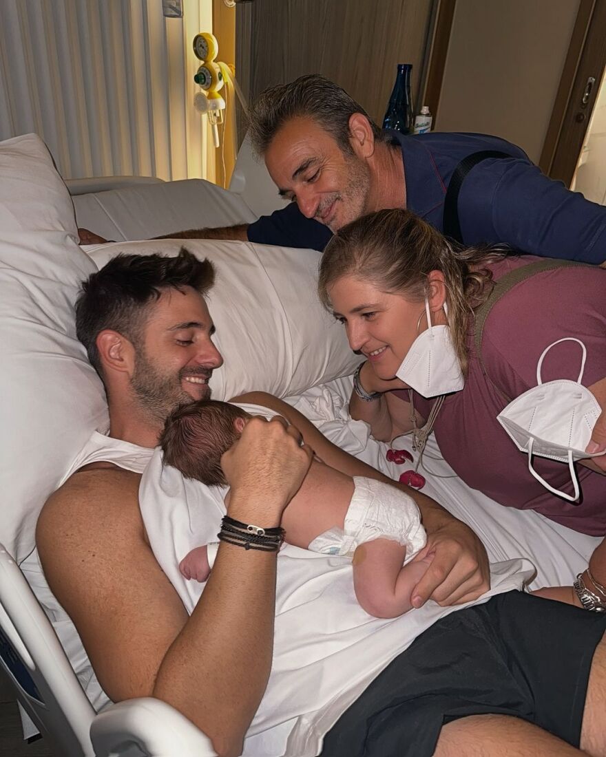 Γιώργος Λιβάνης - Ανδρομάχη: Οι πρώτες φωτογραφίες με το μωρό τους - Δεν περιγράφεται με λόγια αυτό που ζούμε, γράφουν 