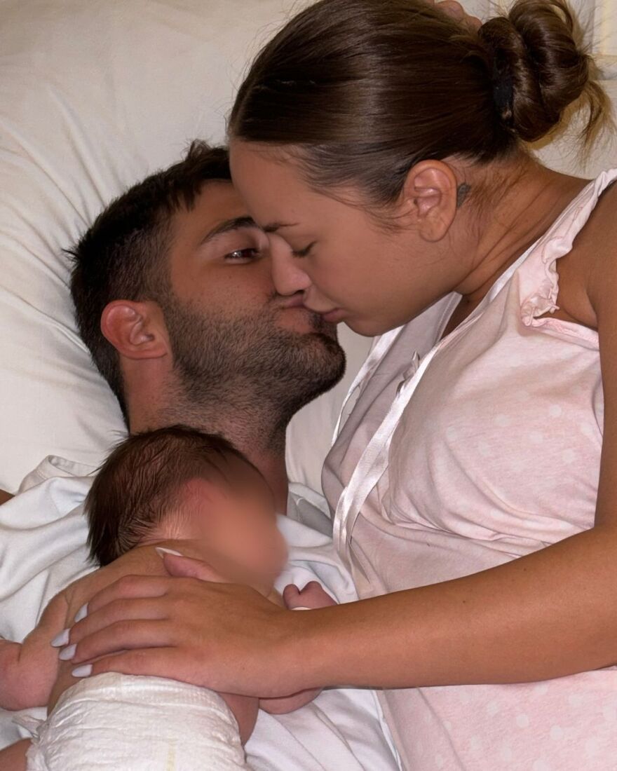 Γιώργος Λιβάνης - Ανδρομάχη: Οι πρώτες φωτογραφίες με το μωρό τους - Δεν περιγράφεται με λόγια αυτό που ζούμε, γράφουν 