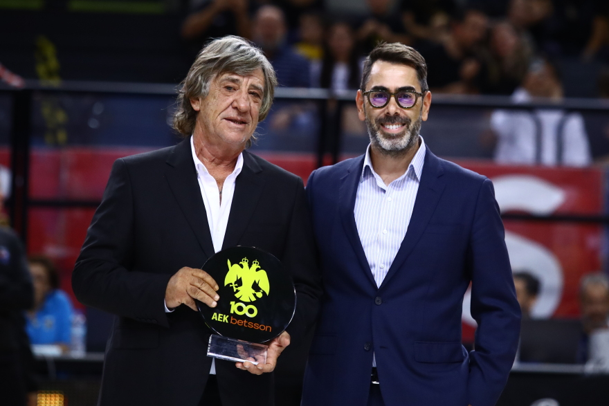 ΚΑΕ ΑΕΚ: Τίμησε τον Θωμά Μαύρο πριν το τζάμπολ με τη Φενέρ - Βίντεο 