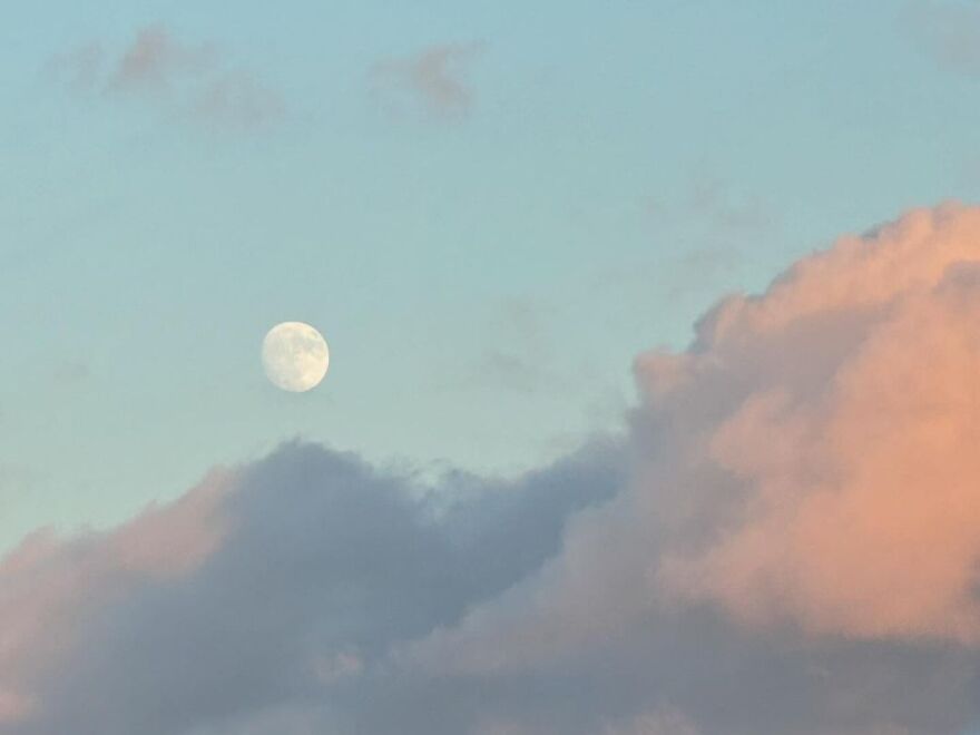 Ούρσουλα Κορμπερό: Γυμνή στο Instagram - Η «Τόκιο» του La Casa De Papel ποζάρει καλυμμένη με ένα σεντόνι