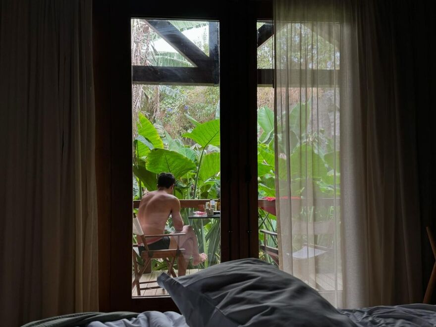 Ούρσουλα Κορμπερό: Γυμνή στο Instagram - Η «Τόκιο» του La Casa De Papel ποζάρει καλυμμένη με ένα σεντόνι