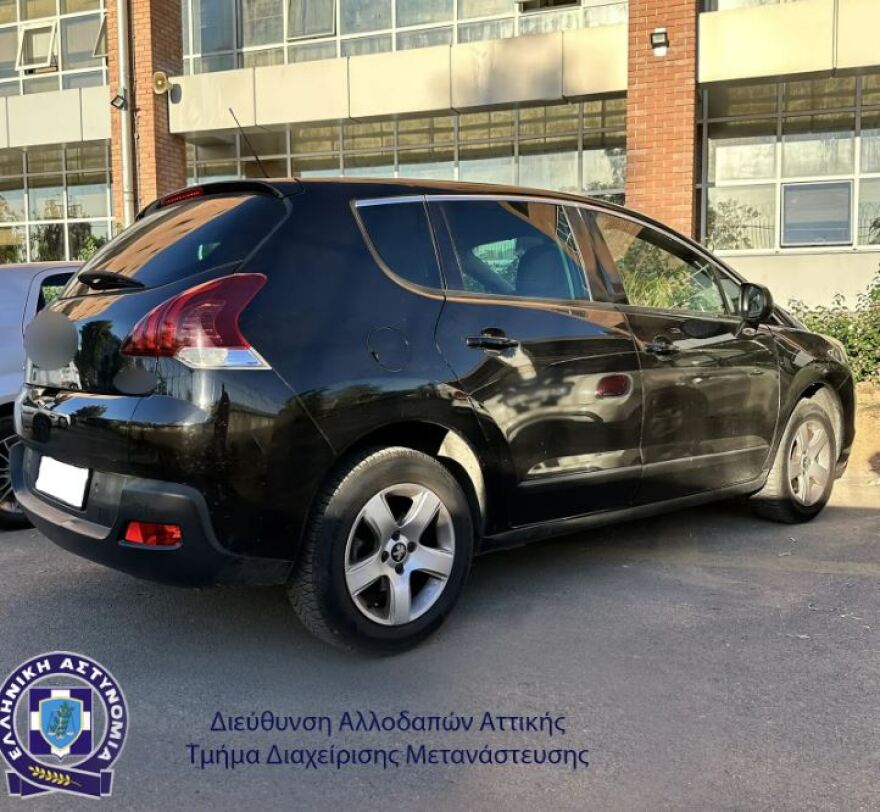 Αθήνα: Επεισοδιακή σύλληψη δουλεμπόρων - Μετέφεραν επτά μετανάστες με ΙΧ, έκρυβαν άλλους 11 σε διαμέρισμα