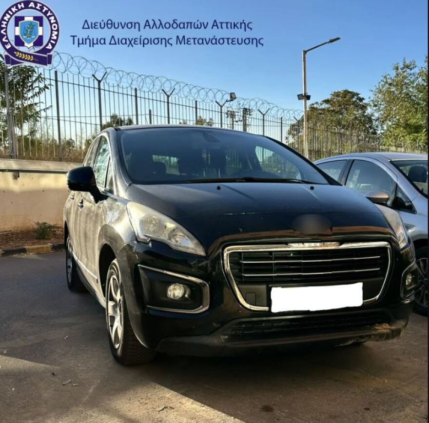 Αθήνα: Επεισοδιακή σύλληψη δουλεμπόρων - Μετέφεραν επτά μετανάστες με ΙΧ, έκρυβαν άλλους 11 σε διαμέρισμα