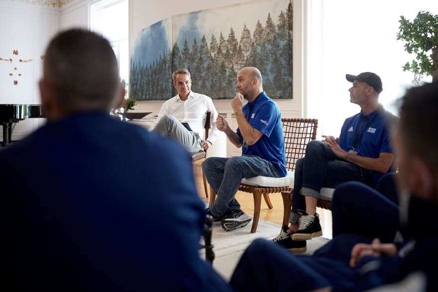 Μητσοτάκης: Συνάντηση με την Εθνική Ομάδα Ποδοσφαίρου Αστέγων ενόψει του Παγκόσμιου Κυπέλλου στη Σεούλ