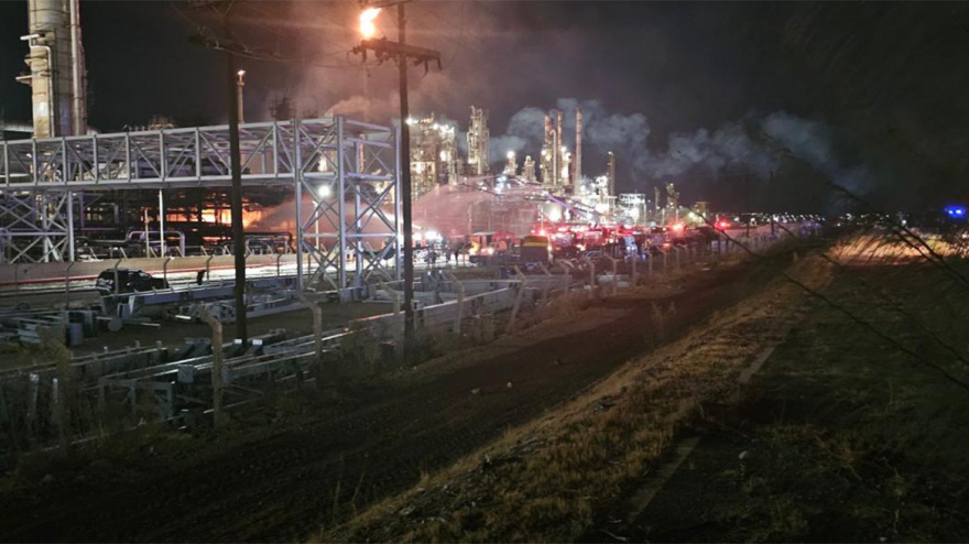 Motor Oil: Υπό έλεγχο η πυρκαγιά - Ολονύχτια επιφυλακή για την πλήρη κατάσβεση