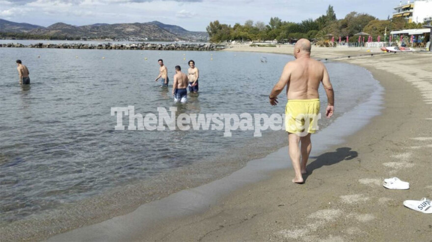Ο Μπέος έκανε μπάνιο στον Άναυρο - «Είναι πεντακάθαρα, να μην φοβάται ο κόσμος»