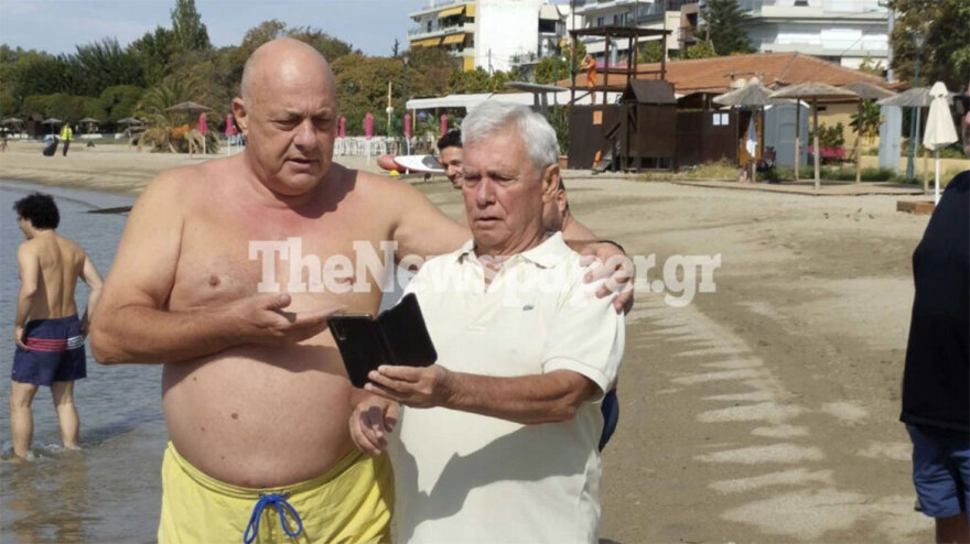 Ο Μπέος έκανε μπάνιο στον Άναυρο - «Είναι πεντακάθαρα, να μην φοβάται ο κόσμος»