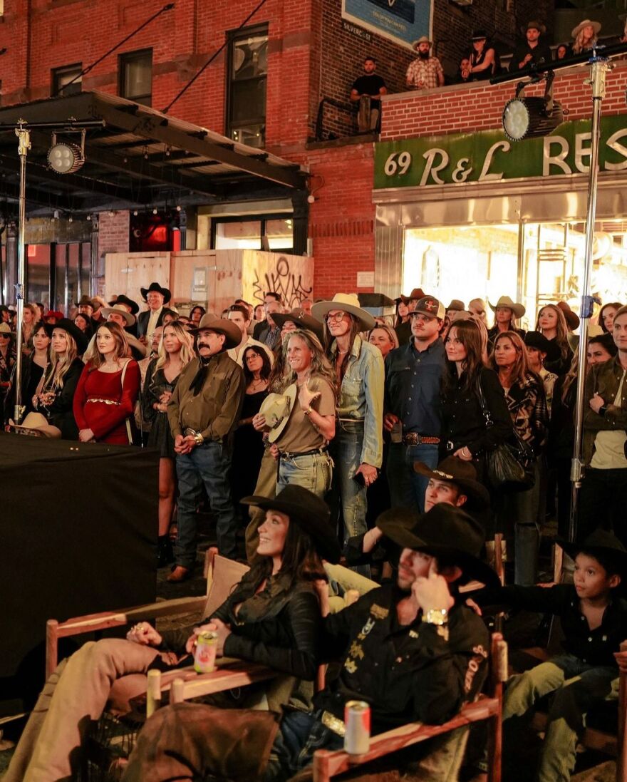 Μπέλα Χαντίντ: Τα τρυφερά στιγμιότυπα με τον καουμπόη σύντροφό της στο Instagram